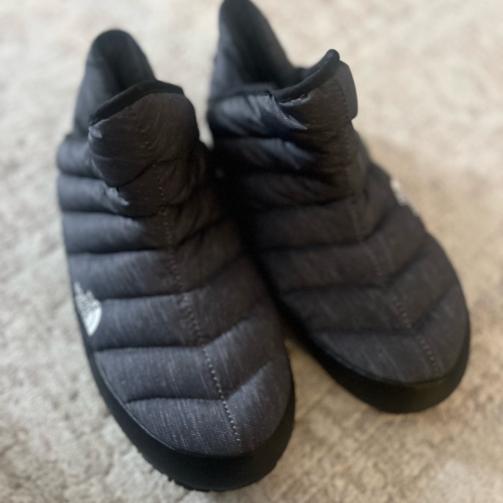 The North Face dark grey puffer slipper
